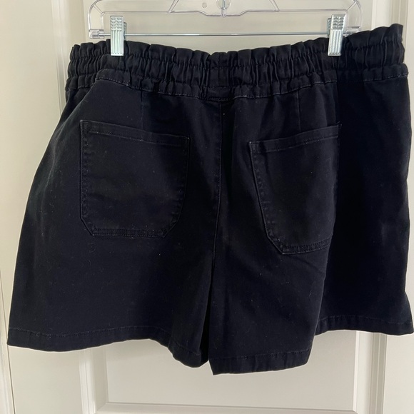Time and Tru Women's Black Shorts - Picture 3 of 4